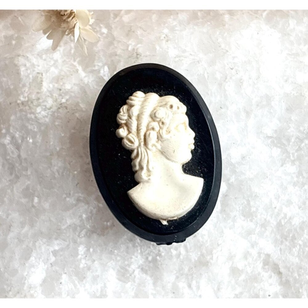 Faux Cameo Victorian Style Profiled Lady Oval Costume Jewelry Brooch | Lapel Pin